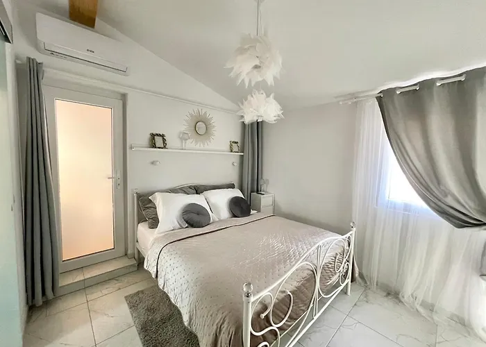 Radini With A Private Heated Saltwater Pool And Private Parking *
