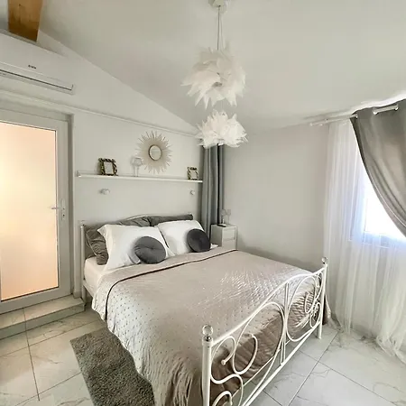 Radini With A Private Heated Saltwater Pool And Private Parking *