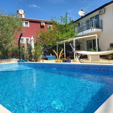 Villa Radini With Private Pool And Parking