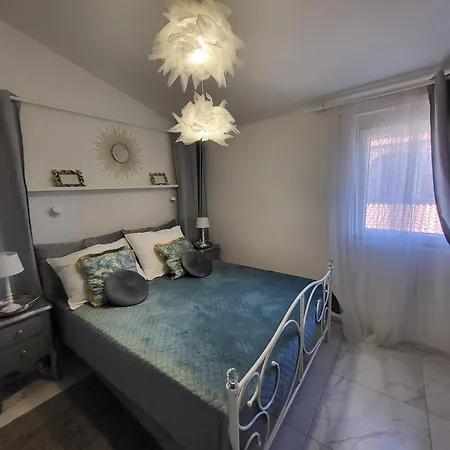 Radini With A Private Heated Saltwater Pool And Private Parking Бртонигла
