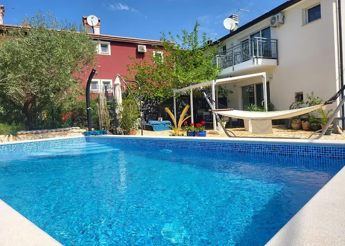 Vila Radini With A Private Heated Saltwater Pool And Private Parking